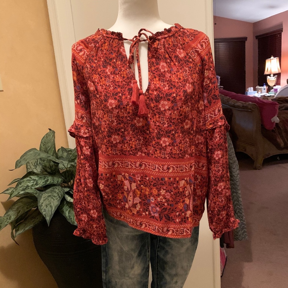 American Eagle Flower Design/Paisley Top